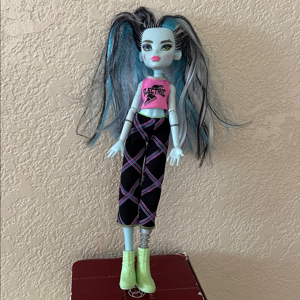 Monster High - Creepover Party Frankie Stein 10.6" Doll